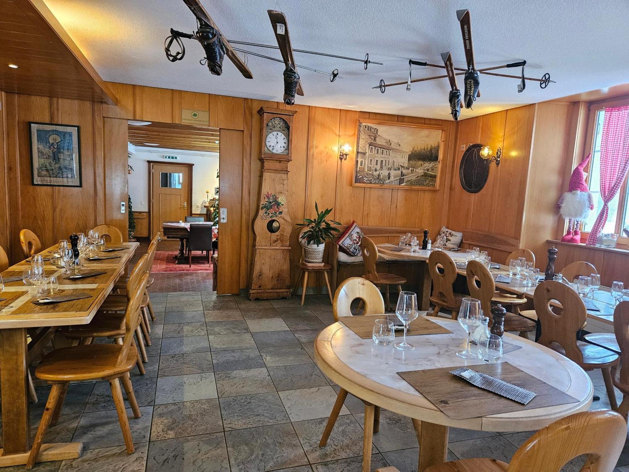Hotel Restaurant Du Marchairuz Le Brassus Exterior foto