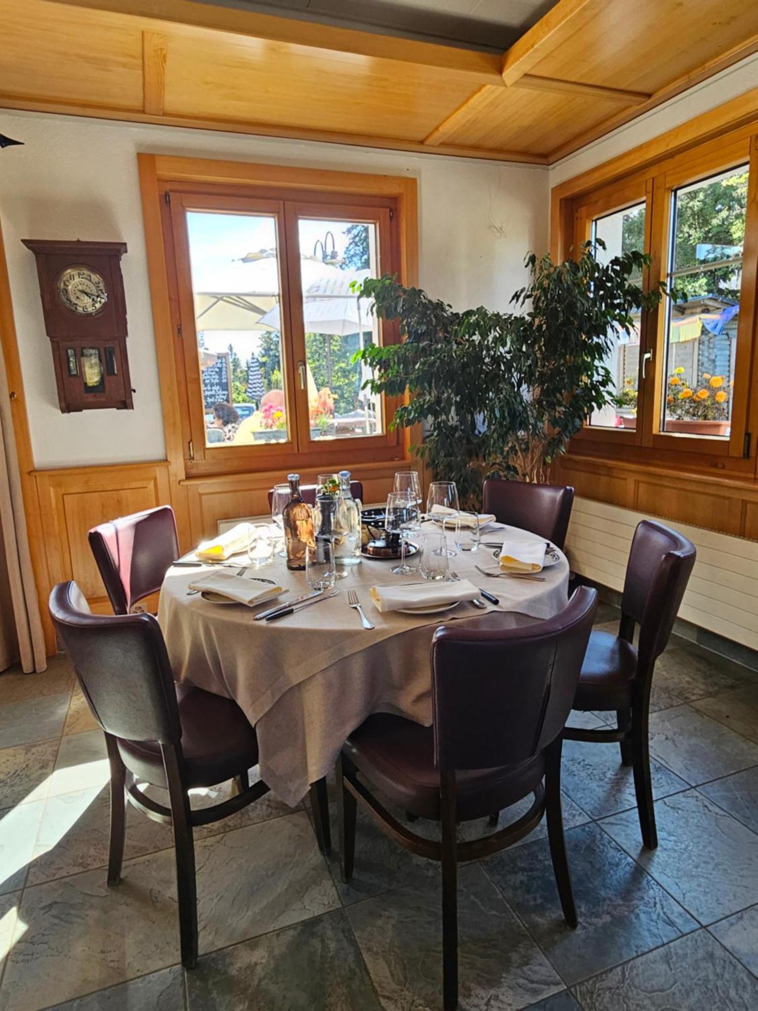 Hotel Restaurant Du Marchairuz Le Brassus Exterior foto